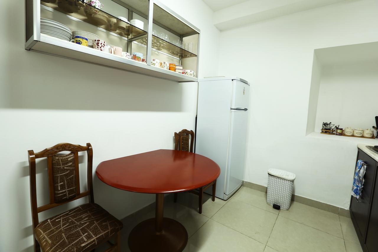 Byron Hostel Yerevan Exterior photo